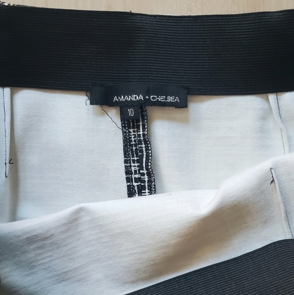 Black and White skirt - Picture 3 of 4